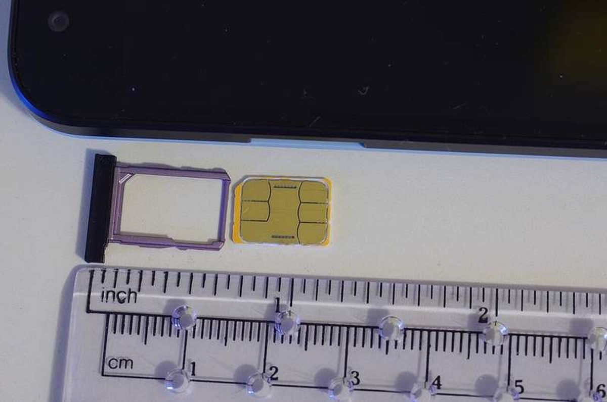 Can You Use an eSIM and a Physical SIM at the Same Time?