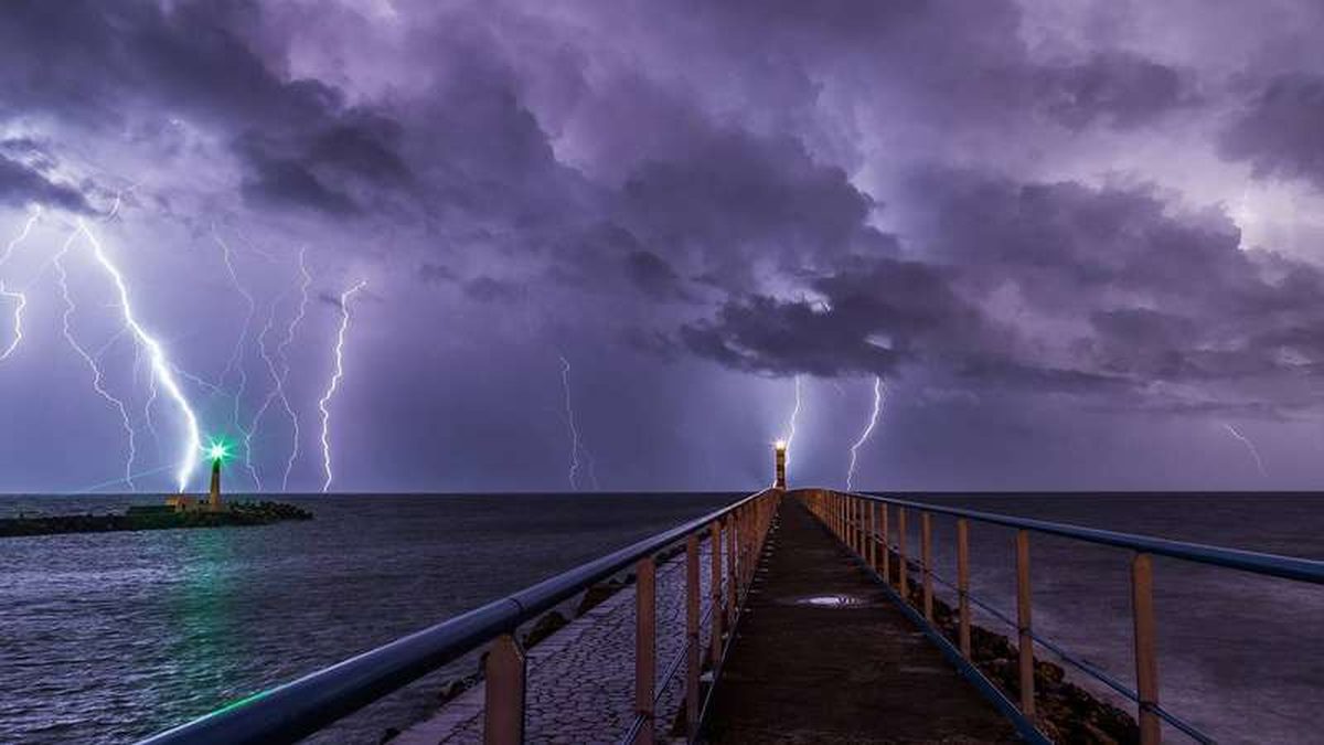 What is the difference between weather and climate?